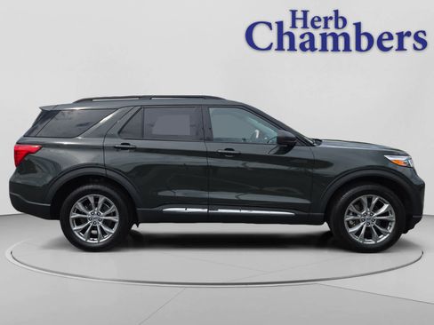 Used 2023 Ford Explorer XLT w/ Equipment Group 202A AWD/4WD image 11