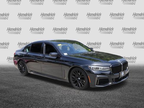 Used 2022 BMW 740i w/ M Sport Package RWD image 2