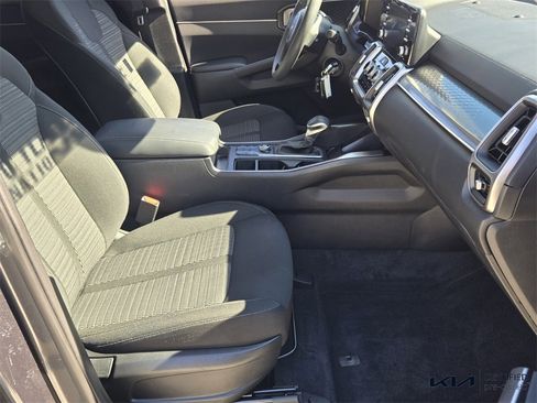Used 2023 Kia Sorento LX image 18