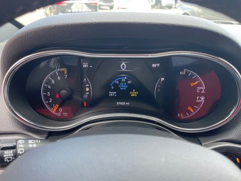 Used 2020 Jeep Grand Cherokee Altitude RWD image 4