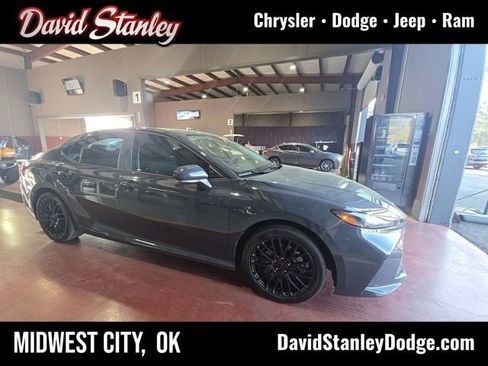 Used 2025 Toyota Camry LE w/ Convenience Package image 1