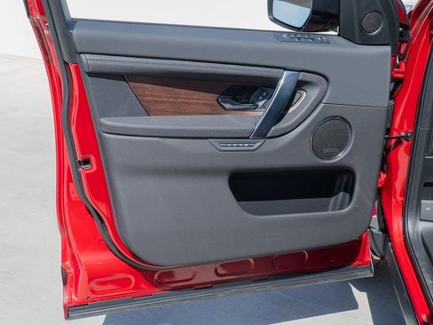 Used 2025 Land Rover Discovery Sport S image 12