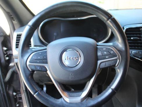 Used 2019 Jeep Grand Cherokee Laredo w/ 18" Wheel & 8.4" Radio Group AWD/4WD image 14