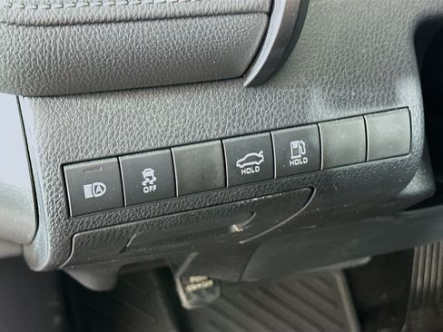 Used 2020 Toyota Camry SE w/ Convenience Package FWD image 17