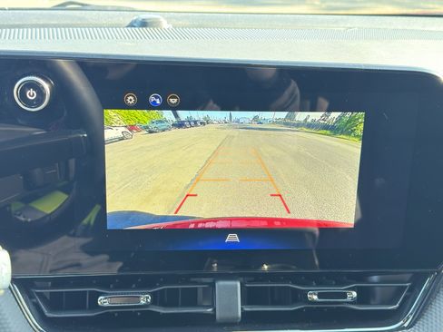 Used 2025 Chevrolet Equinox RS AWD/4WD image 18