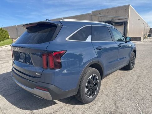 Certified 2024 Kia Sorento S w/ Panoramic Sunroof Package AWD/4WD image 3