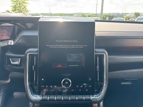 Used 2025 GMC Yukon XL Denali RWD image 14