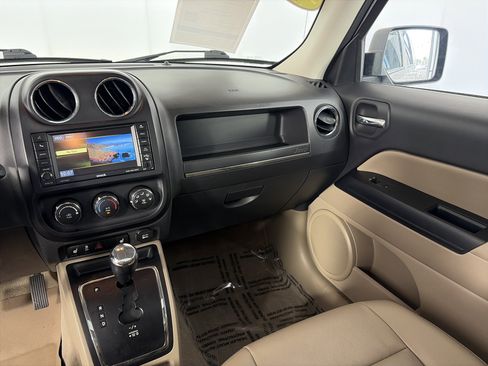 Used 2017 Jeep Patriot High Altitude AWD/4WD image 4