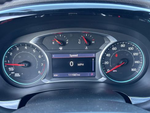 Used 2022 Chevrolet Traverse LT image 24