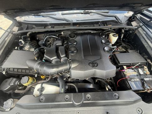 Used 2018 Toyota 4Runner SR5 RWD image 33