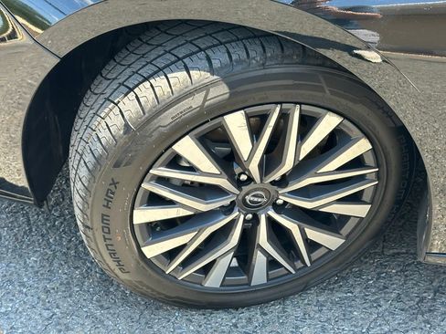 Used 2025 Nissan Altima 2.5 SV FWD image 37
