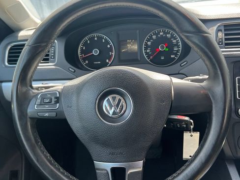 Used 2013 Volkswagen Jetta SE FWD image 19