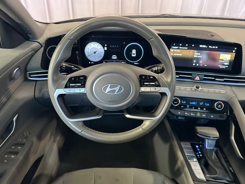 Used 2025 Hyundai Elantra SEL FWD image 16