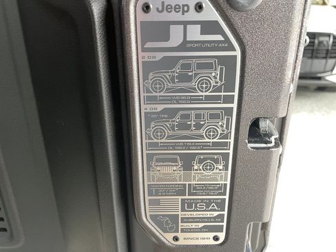 Used 2025 Jeep Wrangler Unlimited Sport AWD/4WD image 8