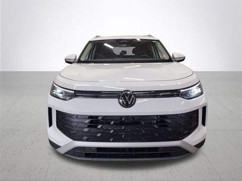 New 2025 Volkswagen Tiguan SE image 3
