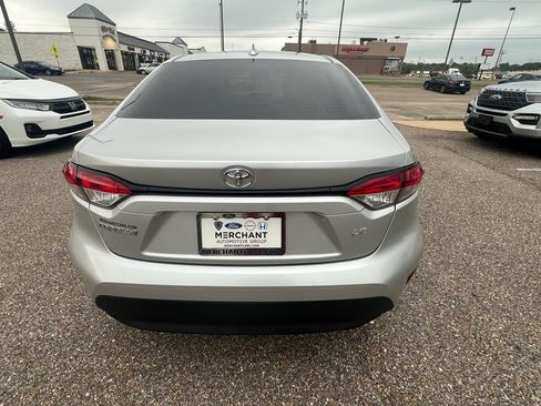 Used 2025 Toyota Corolla LE FWD image 8