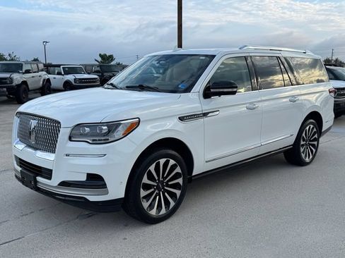 Used 2023 Lincoln Navigator L Reserve AWD/4WD image 12