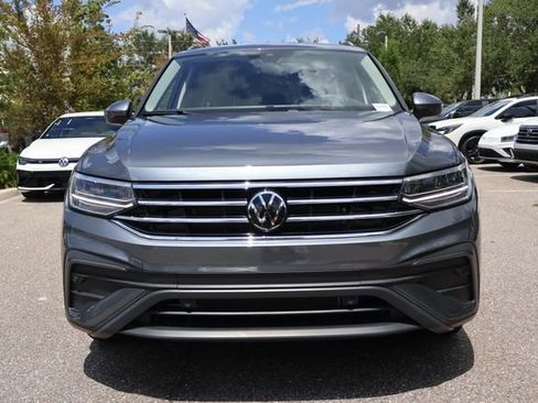 Certified 2024 Volkswagen Tiguan SE FWD image 3