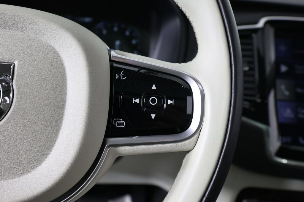 Used 2016 Volvo XC90 T6 Momentum w/ Momentum Plus Package AWD/4WD image 33