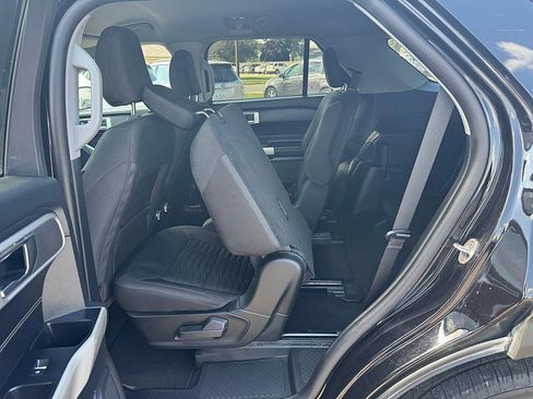 Used 2021 Ford Explorer XLT AWD/4WD image 18