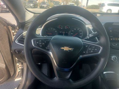 Used 2025 Chevrolet Malibu LT FWD image 23