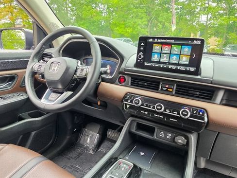 Used 2024 Honda Pilot Elite image 13