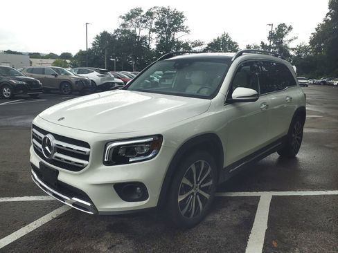 Certified 2023 Mercedes-Benz GLB 250 4MATIC w/ Premium Package image 3