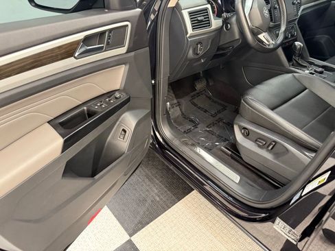 Used 2021 Volkswagen Atlas SE w/ Panoramic Sunroof Package image 31