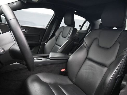 Used 2023 Volvo S60 B5 Plus w/ Climate Package image 9
