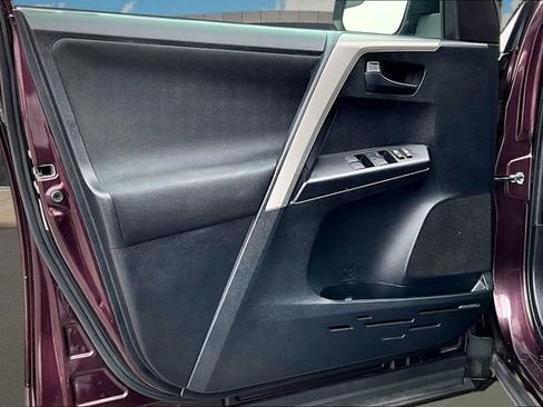 Used 2018 Toyota RAV4 LE w/ Carpet Mat Package image 16