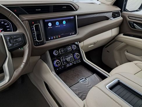 Used 2021 GMC Yukon Denali w/ Denali Premium Package image 19