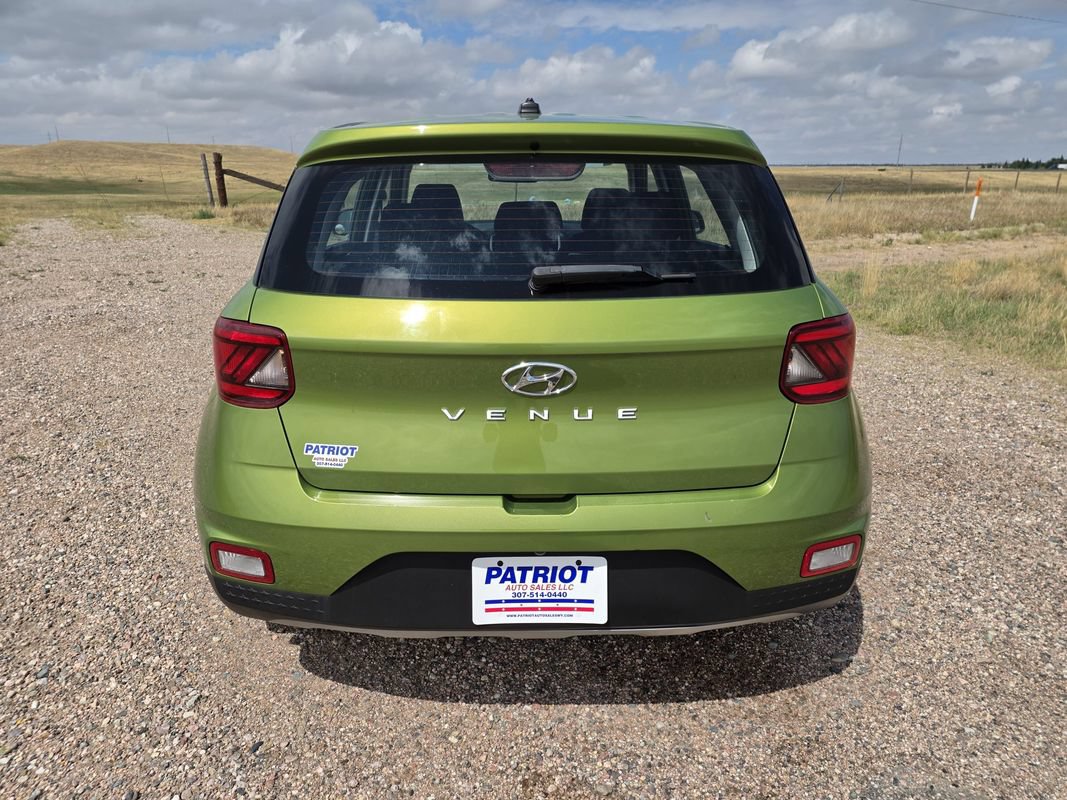 Used 2023 Hyundai Venue SE FWD image 4