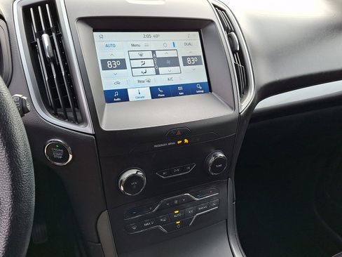 Used 2020 Ford Edge SE image 16