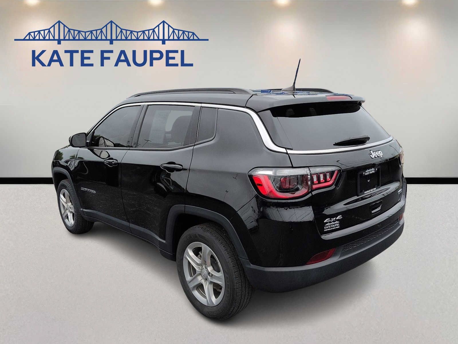 Used 2023 Jeep Compass Latitude w/ Convenience Group AWD/4WD image 5