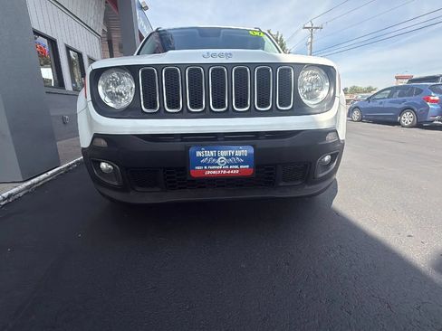 Used 2017 Jeep Renegade Latitude FWD image 9