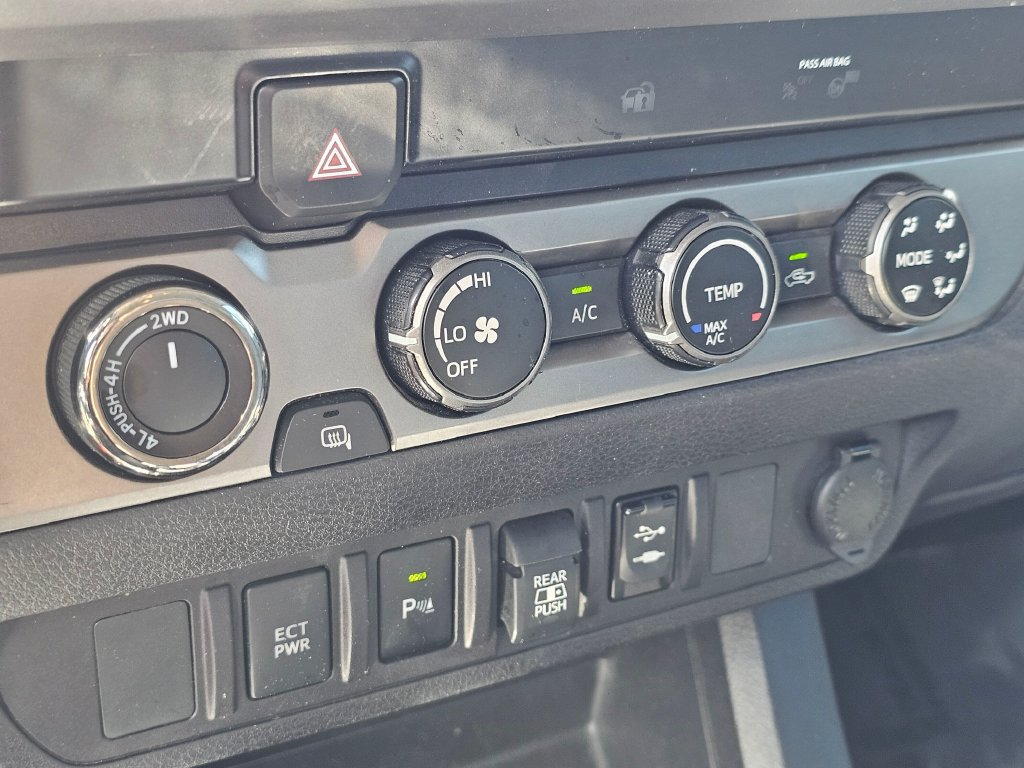 Used 2019 Toyota Tacoma SR5 AWD/4WD image 30