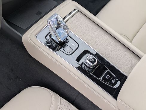 New 2026 Volvo XC90 B6 Plus w/ Protection Package Premier image 13