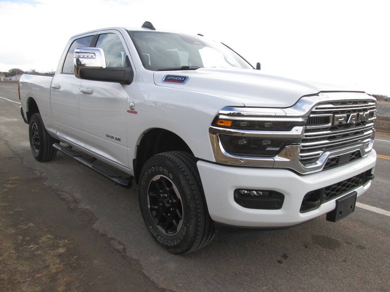Used 2025 RAM 2500 Laramie AWD/4WD image 4
