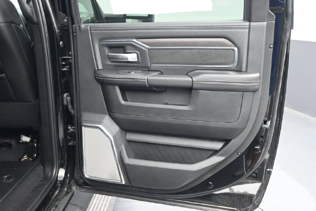 New 2026 RAM 3500 Laramie AWD/4WD image 13