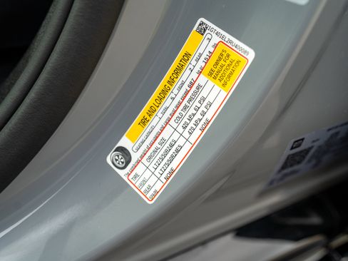 Used 2024 GMC Sierra EV Denali image 42