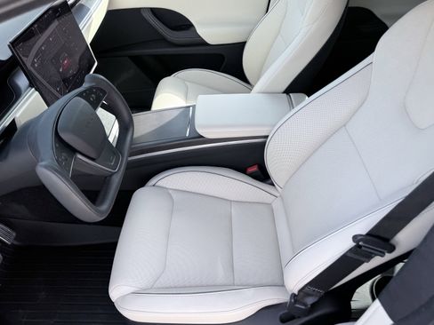 Used 2025 Tesla Model X Plaid image 34