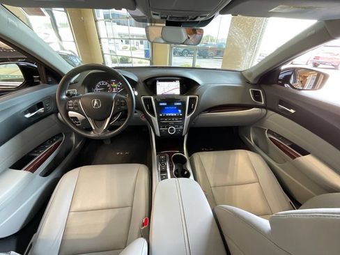 Certified 2017 Acura TLX V6 w/ Technology Package FWD image 9