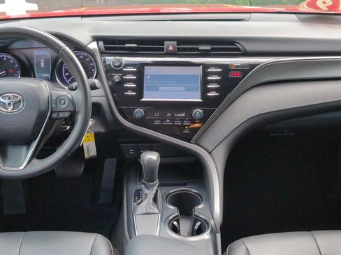 Used 2019 Toyota Camry SE FWD image 29