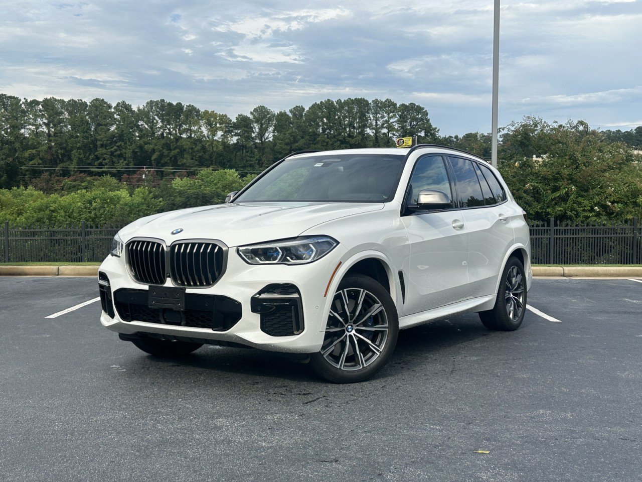 Used 2023 BMW X5 M50i AWD/4WD image 1
