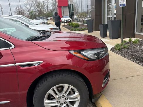 Used 2019 Buick Enclave Essence image 16