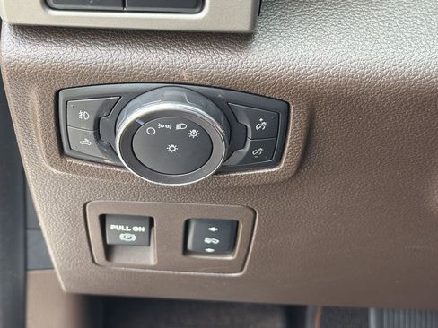 Used 2018 Ford F150 King Ranch w/ Equipment Group 601A Luxury RWD image 30