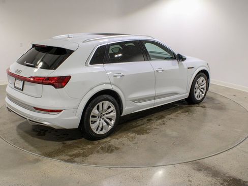 Used 2022 Audi e-tron S Premium Plus image 5