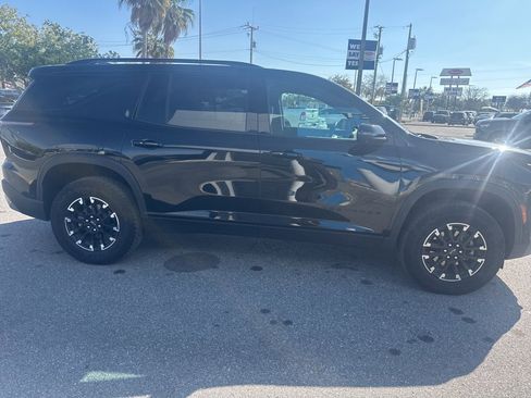 Used 2024 Chevrolet Traverse Z71 w/ Enhanced Driving Package image 2