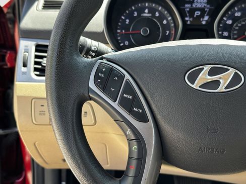 Used 2013 Hyundai Elantra GLS w/ Preferred Pkg FWD image 12