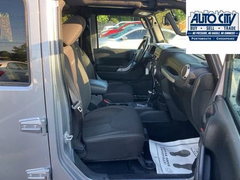 Used 2017 Jeep Wrangler Unlimited Sahara AWD/4WD image 33